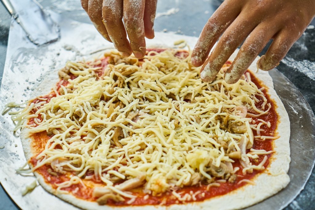 How Many Calories In A Slice Of Cheese Pizza?